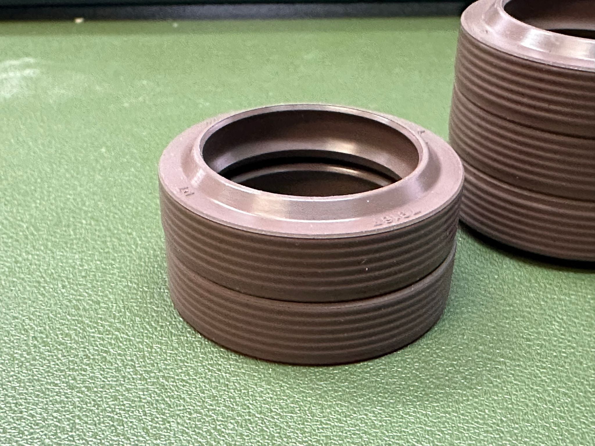 1652751 - OIL SEAL