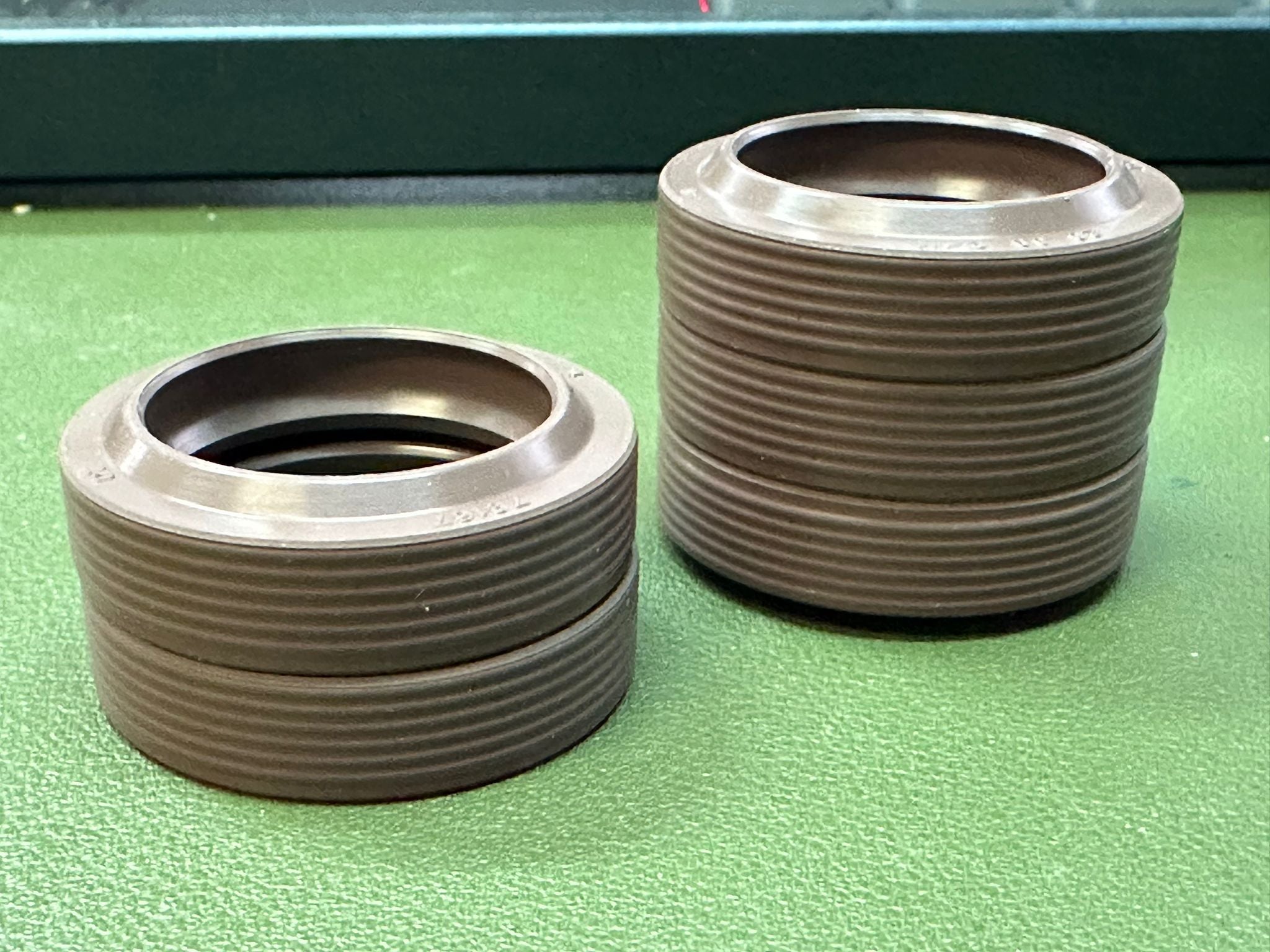 1652751 - OIL SEAL